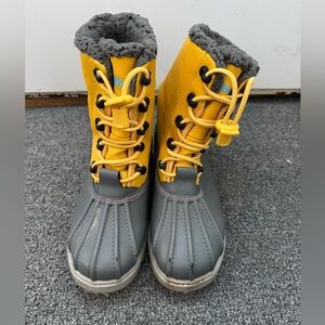 Native - Treklite Insulated  Boots size 3